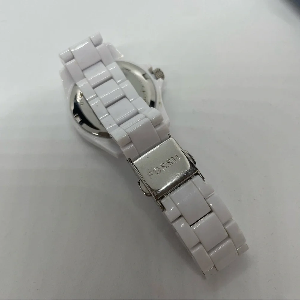 Elegant White Women's Analog Fossil Watch